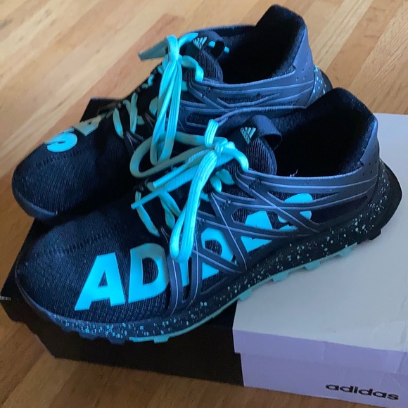 adidas Shoes - Adidas bounce sneakers